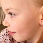 Czy można przekłuć uszy małemu dziecku?
